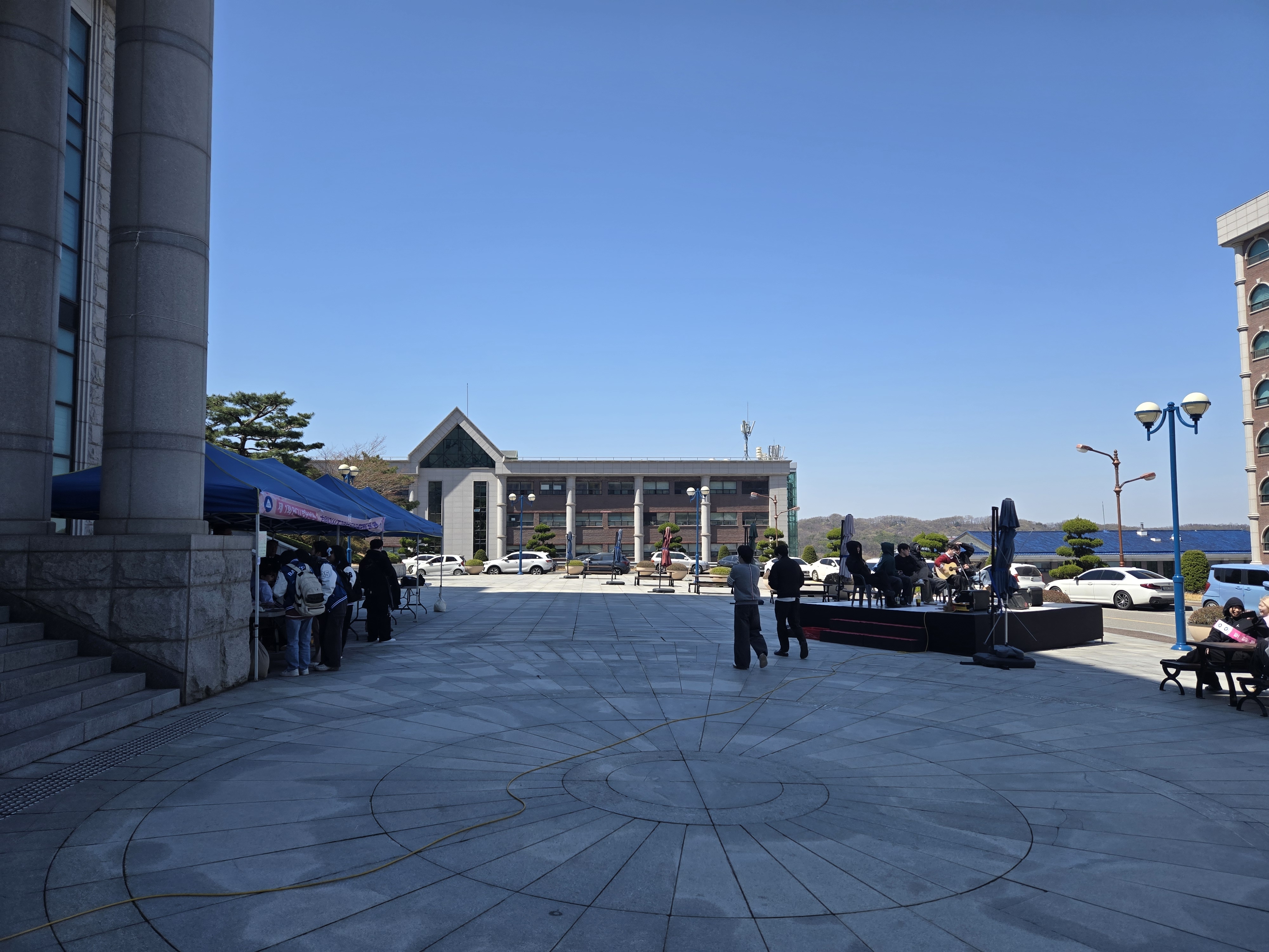 [벚꽃 아래, 아름다움을 나누다-토탈뷰티학과 체험부스 현장] 4번째 첨부파일 이미지