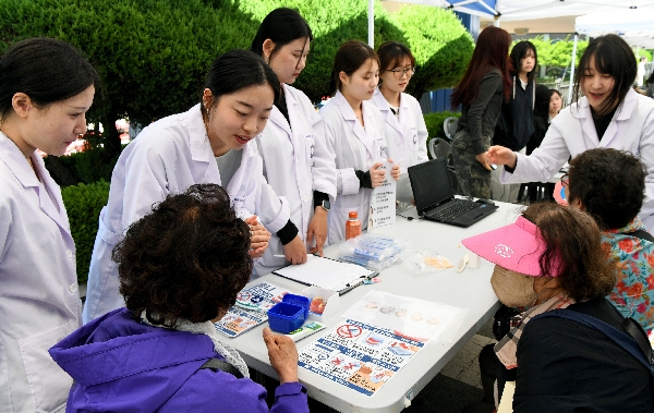 백석문화대, 어버이날 맞아 지역 어르신 초청 행사 개최… “감사의 마음 전해” 대표이미지