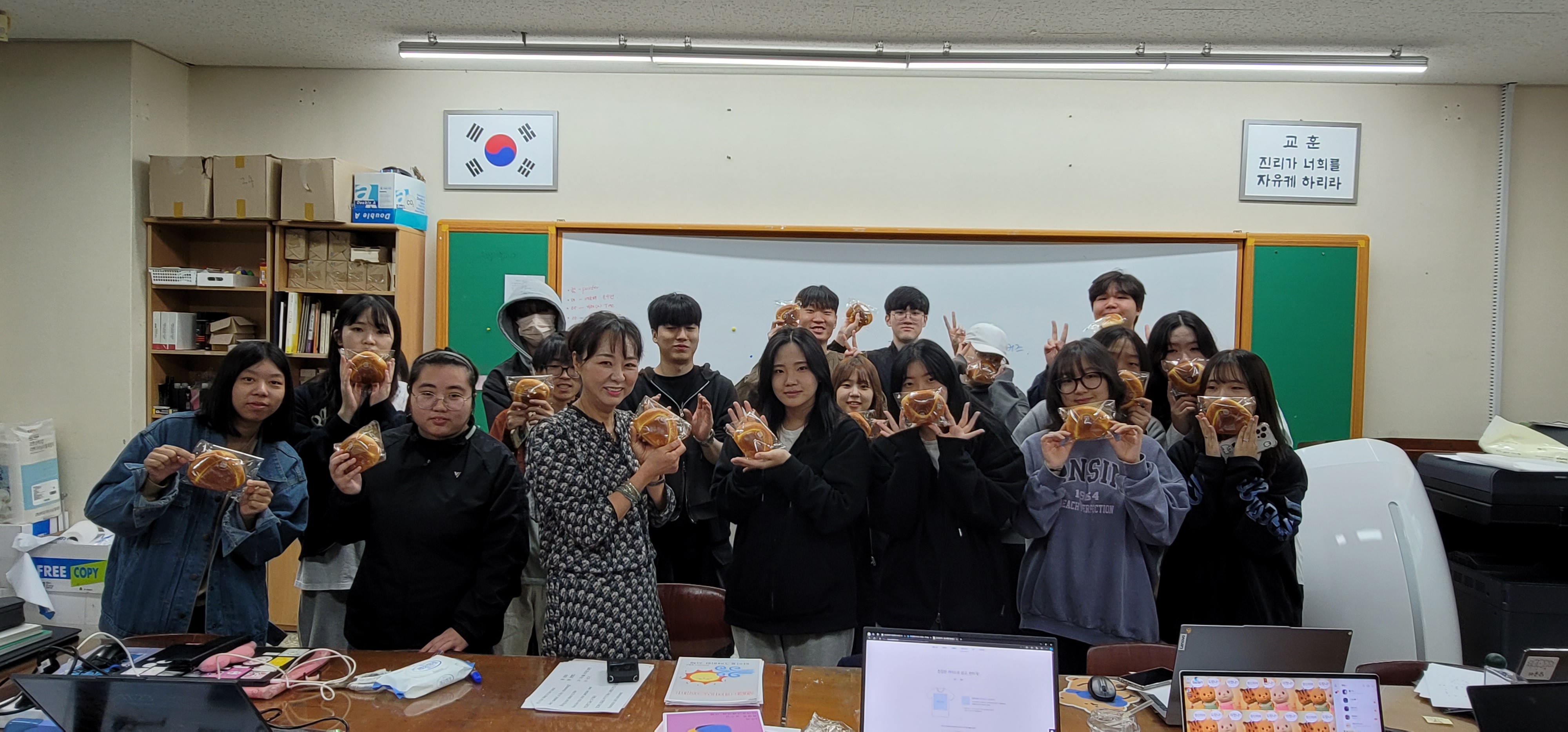 [시각디자인] 10월 10일 과제전 준비 3번째 첨부파일 이미지