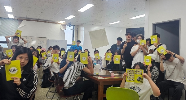 [시각디자인] 컴퓨터그래픽1 종강, Peer Review 대표이미지