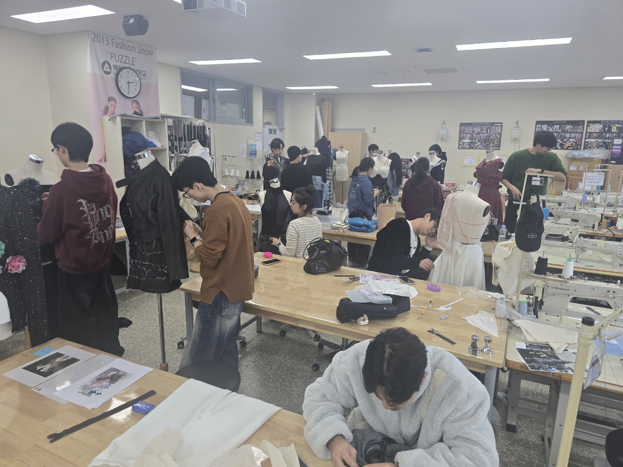[패션스타일디자인]#디자인학부 # 패션스타일디자인 캡스톤디자인, 아트웍디자인-작품 제작  1번째 첨부파일 이미지