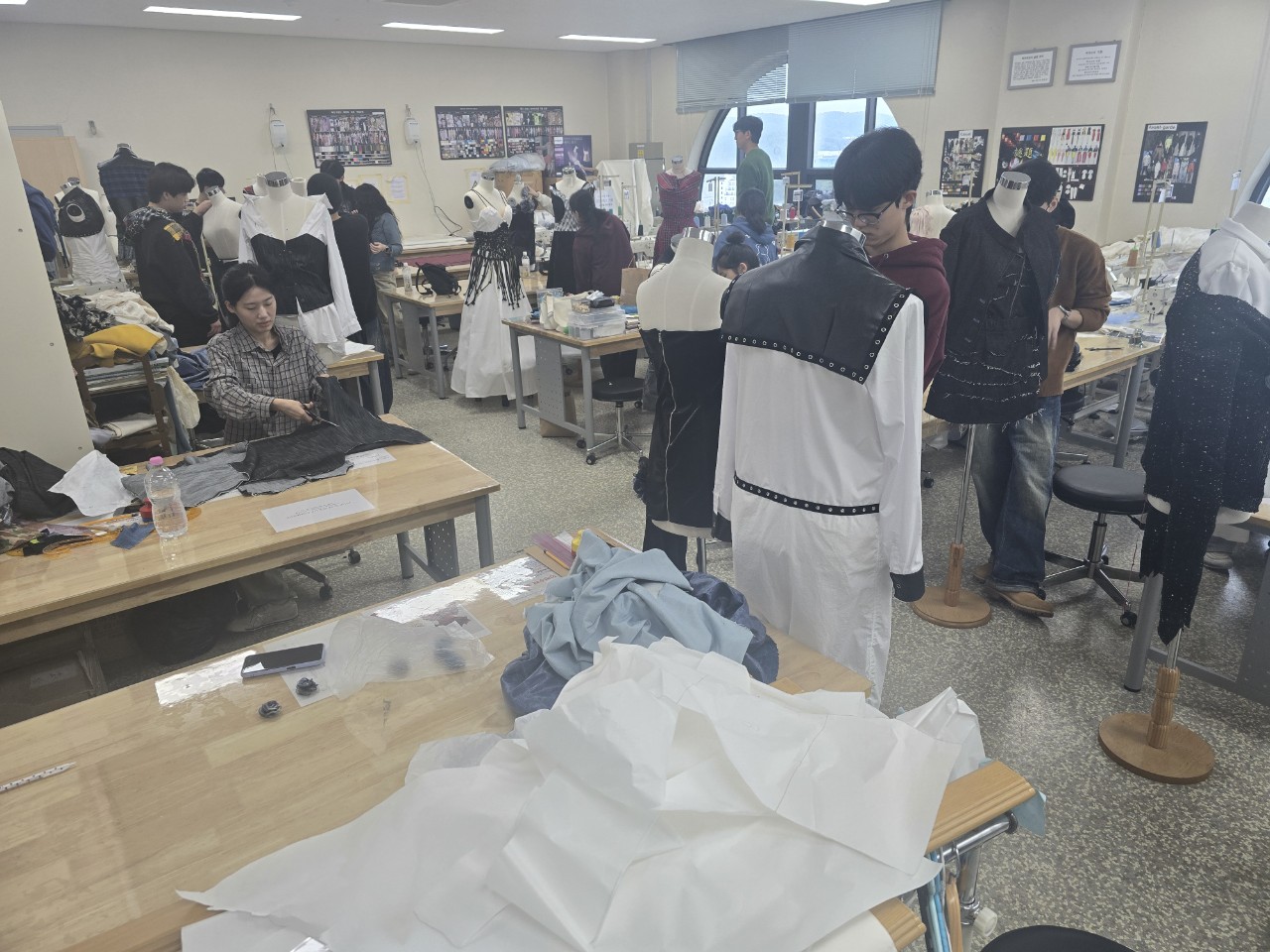 [패션스타일디자인]#디자인학부 # 패션스타일디자인 캡스톤디자인, 아트웍디자인-작품 제작  2번째 첨부파일 이미지