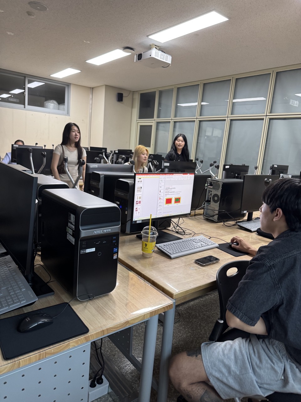 [패션스타일디자인]2025-1학기, 디지털텍스타일프린팅-수업 스케치 5번째 첨부파일 이미지