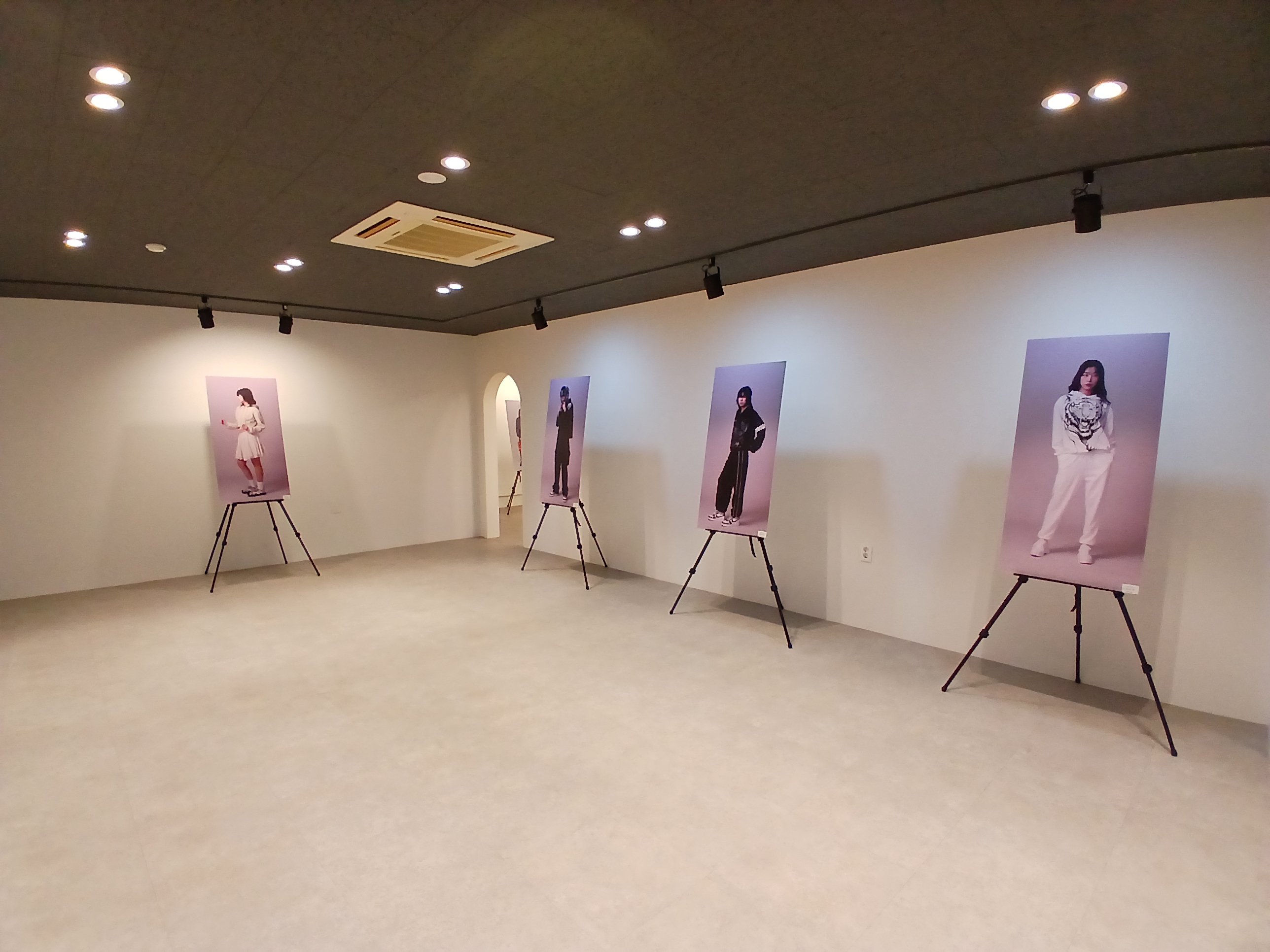 [패션스타일디자인]2025 패션아카이브-사진전 17번째 첨부파일 이미지