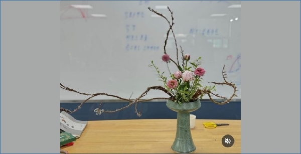 1학년 동양형화훼디자인 실습 대표이미지