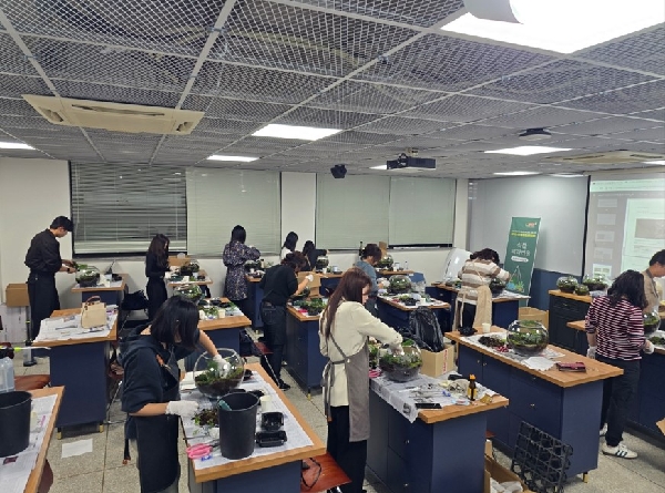 성인맞춤형 비학위과정 "식물테라리움 전문가 자격과정" 대표이미지