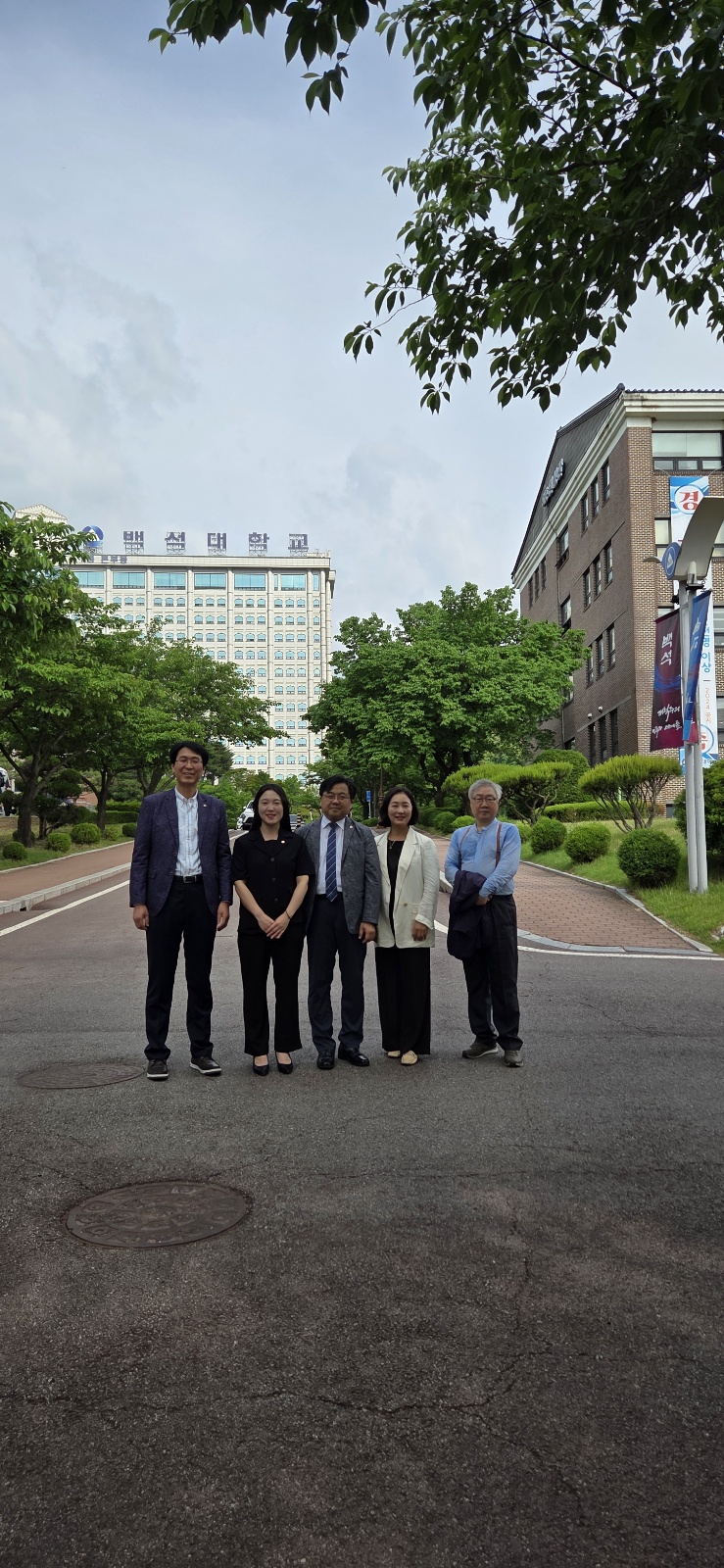 학과 교수님들 단체사진 1번째 첨부파일 이미지