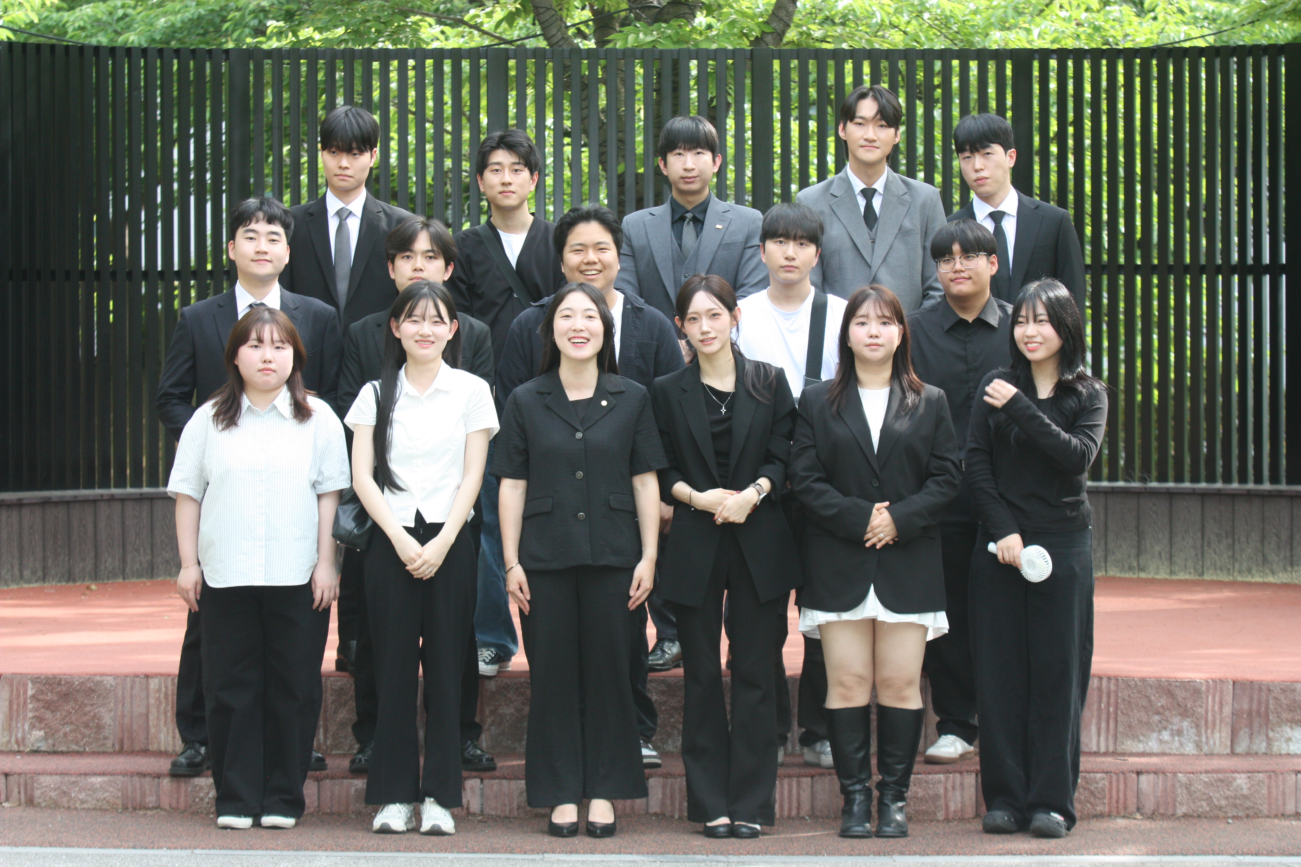 2026년도 2월 졸업 예정자 졸업사진(단체) - 류찬주 교수님 1번째 첨부파일 이미지
