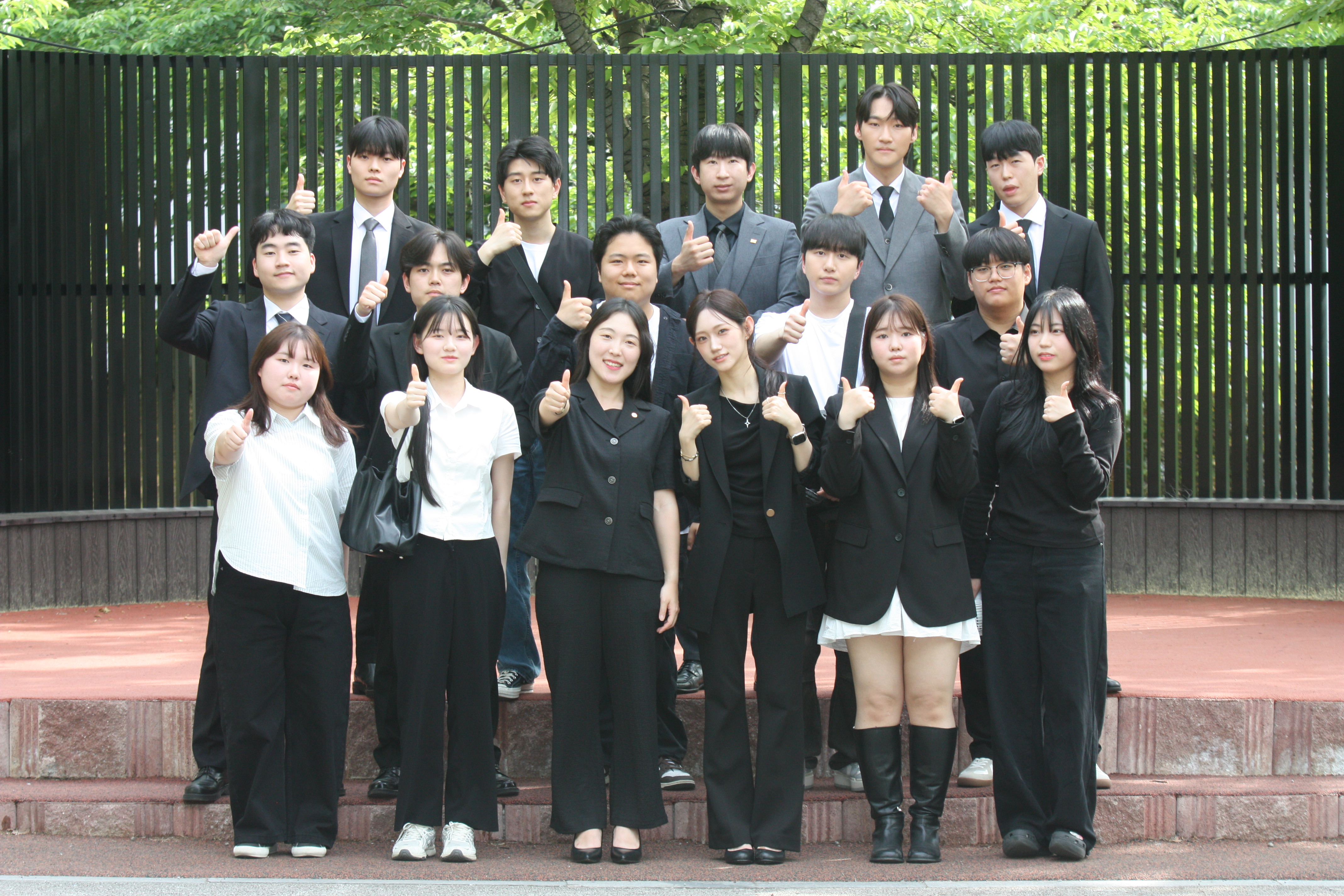 2026년도 2월 졸업 예정자 졸업사진(단체) - 류찬주 교수님 3번째 첨부파일 이미지
