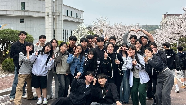 벚꽃엔딩🎶(류찬주 교수님) 대표이미지
