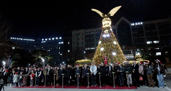 백석대ㆍ백석문화대 천안시민과 함께하는 ‘크리스마스 트리 점등식’ 열어 대표이미지