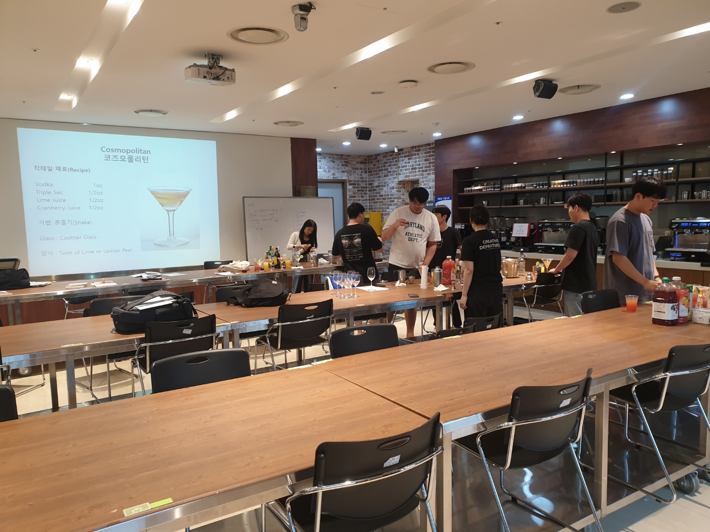 대학연합과정 글로벌 호텔외식서비스 과정 와인 소믈리에, 커피 바리스타 자격증 취득 프로그램 1번째 첨부파일 이미지